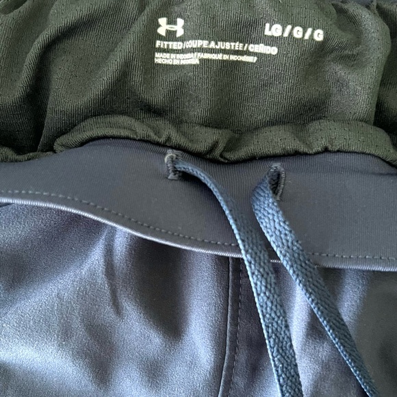 Men’s Under Armor Gym shorts Like New! Shorts have been washed but never worn. - Picture 5 of 6